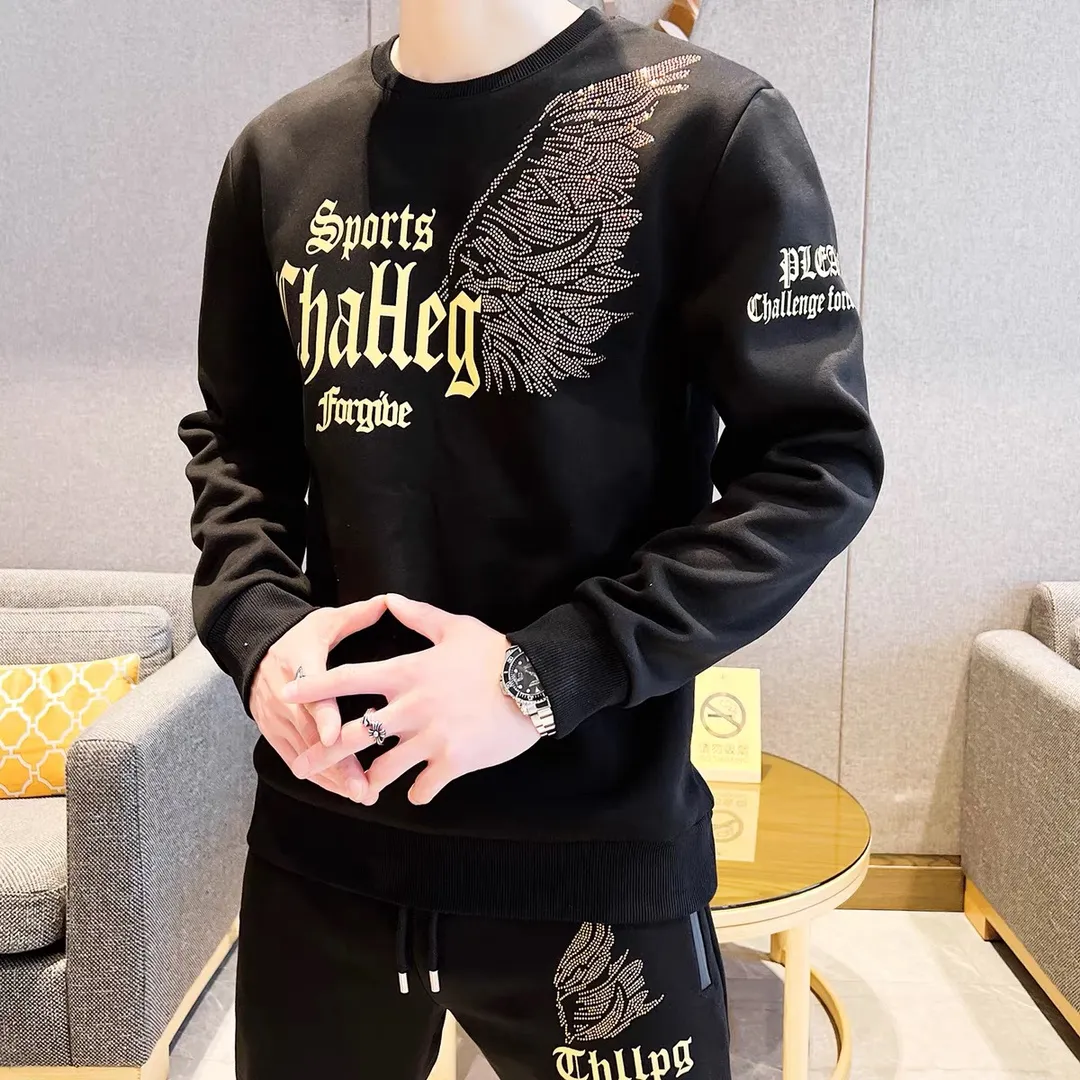 🅿️460 [ChampionHearts] Hot-selling suit is coming. Focus on the original version of the official website. 2025 new hot-selling sweatshirt suit. The original order is the best. 🇭🇰The meticulous work of top designers. It has a fitting and perfect upper body effect. All-natural high-quality Tencel Roman cotton 100%, close-fitting comfort, noble and elegant! Original hardware embodies elegance and nobility! Counter size: M-4XL (up to 190 pounds)